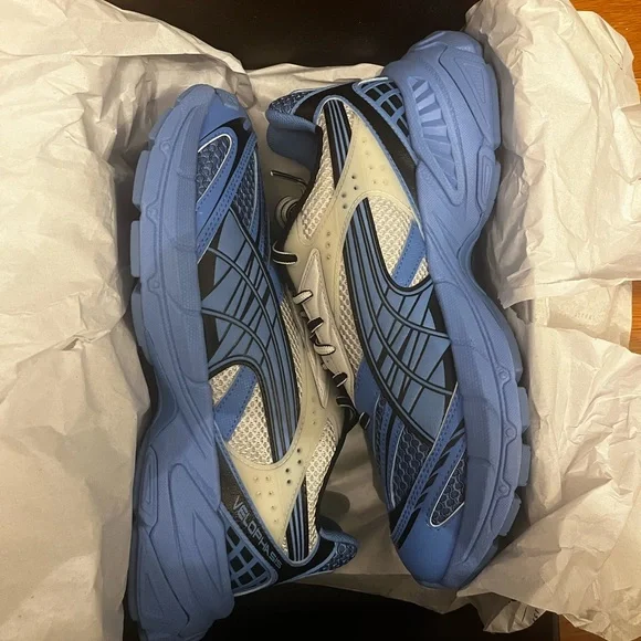 Velophasis Dusky Blue and Black Pumas